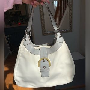 Coach Soho Leather Hobo Buckle Bag 🥛